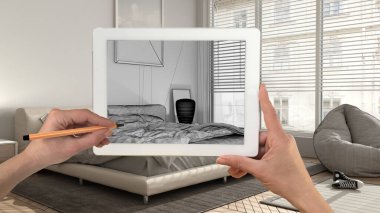 Tablete el ele tutuşup çizim yapmak klasik beyaz ve ahşap yatak odası detaylarını gösteriyor. Arka planda gerçekten bitmiş iç mimari tasarım sunumu