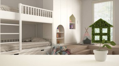 Beyaz masa üstü ya da rafta ev şeklinde yeşil bitki, ranzalı modern çocuk odası, iç tasarım, gayrimenkul, ekolojik mimari fikri