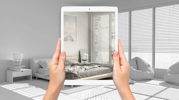 Tablette Tenant Les Mains Montrant Chambre Salon Modernes Fond Total — Photo