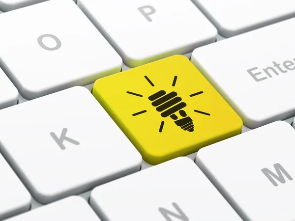 Podnikatelský koncept: úsporná lampa na pozadí klávesnice počítače — Stock fotografie
