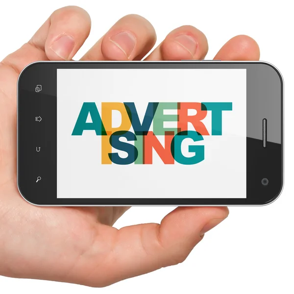 Marketingkonzept: Smartphone mit Werbung in der Hand — Stockfoto