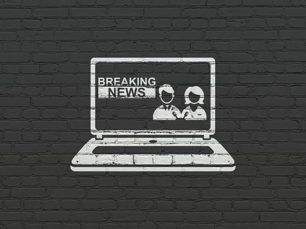 Conceito de notícias: Últimas notícias sobre laptop no fundo da parede — Fotografia de Stock