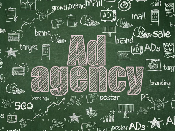 Reklamní koncepce: reklamní agentura na školní rada pozadí — Stock fotografie