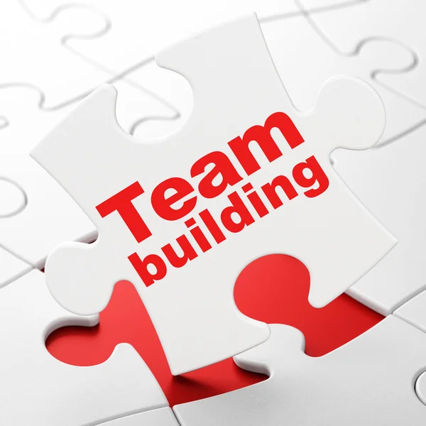 Концепция бизнеса: построение команды на фоне головоломок — стоковое фото