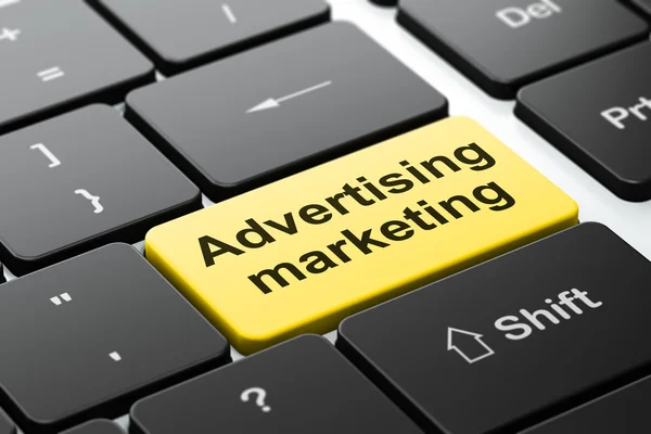 Koncepcja reklamy: Marketing reklamowy na tle klawiatury komputerowej — Zdjęcie stockowe