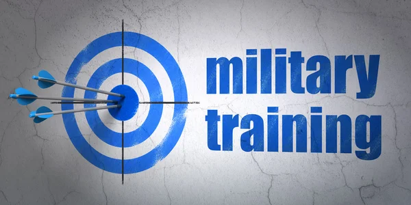 Concetto di studio: obiettivo e addestramento militare su sfondo murale — Foto Stock