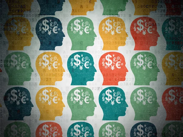 Studienkonzept: Kopf mit Finanzsymbolen auf digitalem Papierhintergrund — Stockfoto