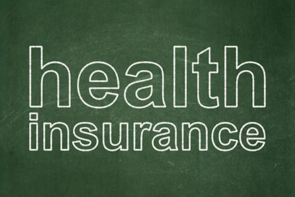 保险的概念︰ 健康保险上黑板背景 — 图库照片
