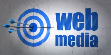 Web geliştirme kavramı: hedef ve duvar arka plan üzerinde Web medya