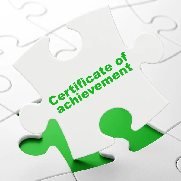 Studeren concept: certificaat van voltooiing op puzzel achtergrond — Stockfoto