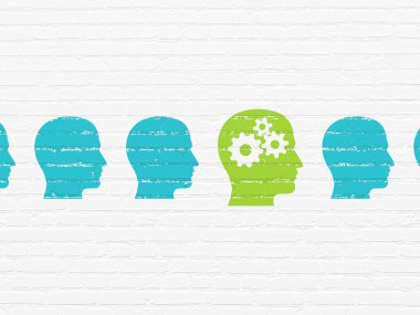 Ekonomi kavramı: duvar arka plan üzerindeki vites simgesiyle baş