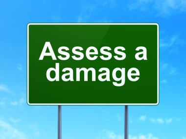 Sigorta konsepti: Yol işareti arka planda Hasar Değerlendirmek