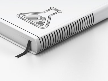 Bilim kavramı: kapalı kitap, beyaz arka plan üzerinde Flask