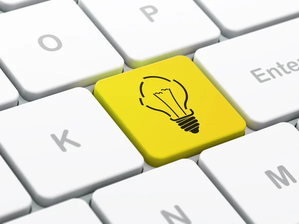 财务理念: 灯泡上计算机键盘背景 — 图库照片
