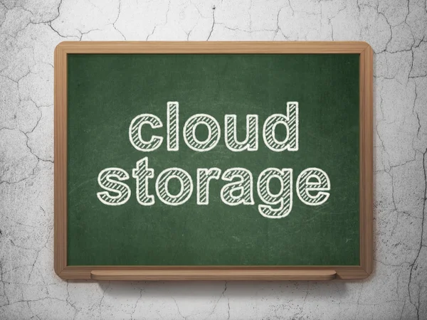 Concetto di protezione: Cloud Storage su sfondo lavagna — Foto Stock