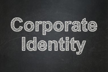 Finans kavramı: Tebeşir tahtası arka planda Kurumsal Kimlik