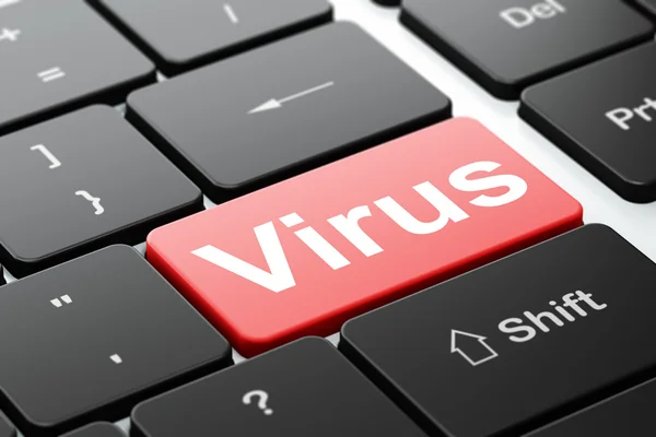 Конфиденциальность: Вирус на фоне клавиатуры компьютера — стоковое фото