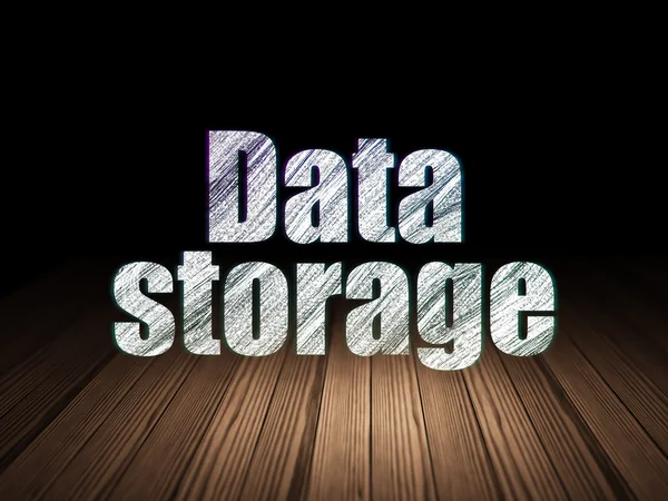 Informationskonzept: Datenspeicherung im Grunge Dark Room — Stockfoto