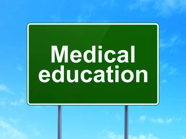 Concepto de educación: Educación médica en el fondo de la señal vial — Foto de Stock