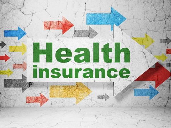 Versicherungskonzept: Pfeil mit Krankenversicherung auf Grunge-Wand-Hintergrund — Stockfoto