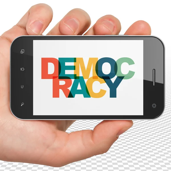 Koncepce politiky: ruční přidržování telefonu Smartphone s demokracií na displeji — Stock fotografie