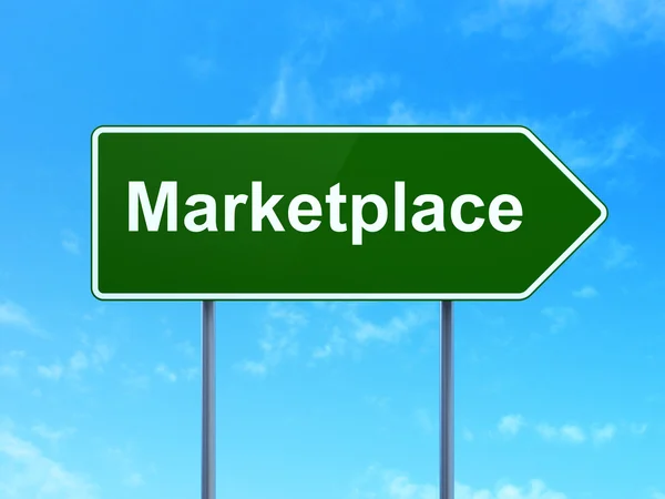 Conceito de marketing: Marketplace em fundo sinal de estrada — Fotografia de Stock
