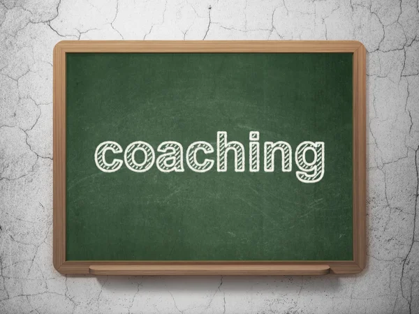 Concepto educativo: Coaching en el fondo de pizarra —  Fotos de Stock