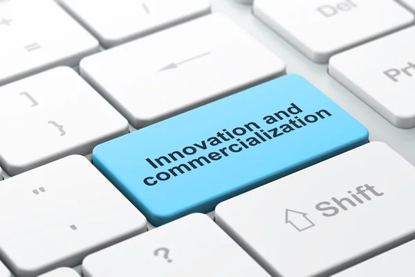 Научная концепция: Инновации и коммерциализация на фоне компьютерной клавиатуры — стоковое фото