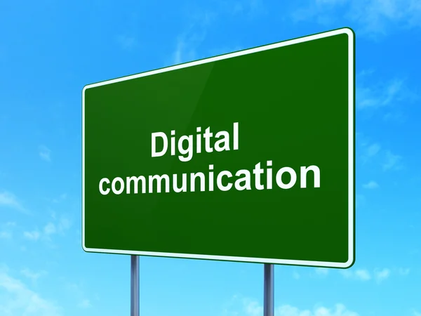Concepto de información: Comunicación digital sobre el fondo de la señal vial — Foto de Stock