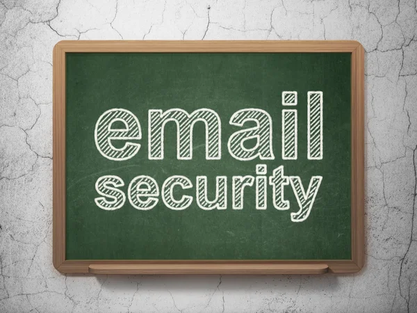 Концепция безопасности: Безопасность электронной почты на фоне доски — стоковое фото