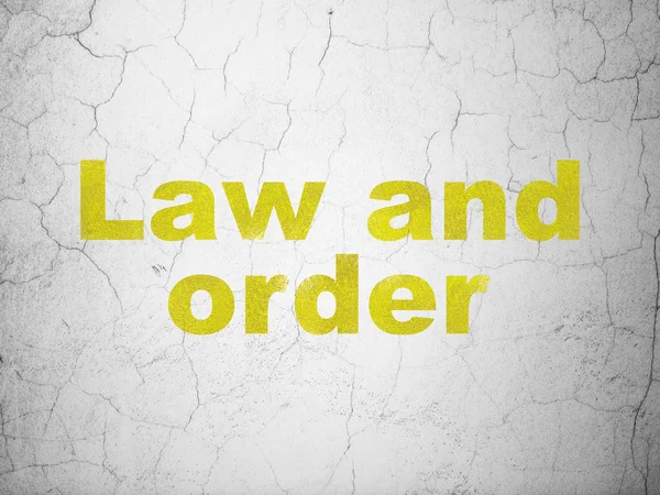 Понятие закона: Закон и порядок на фоне стен — стоковое фото
