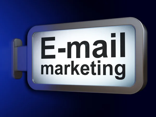 Concepto publicitario: E-mail Marketing en fondo de valla publicitaria —  Fotos de Stock