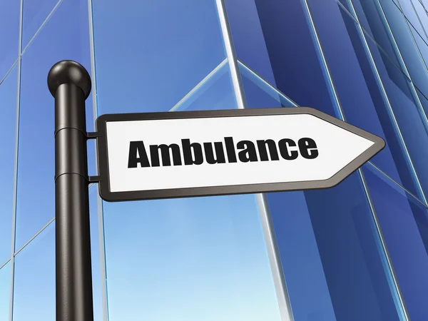 Medizinkonzept: Krankenwagen auf Gebäude-Hintergrund hinweisen — Stockfoto