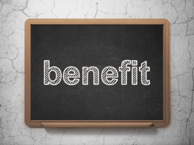 Ekonomi kavramı: yarar kara tahta zemin üzerine