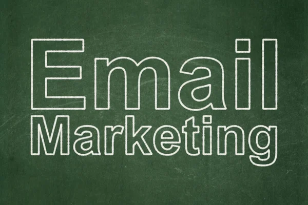 Concepto de Marketing: Email Marketing en el fondo de pizarra —  Fotos de Stock