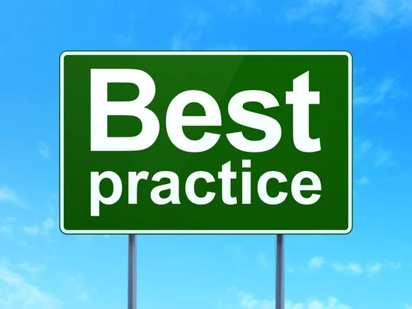 Conceito de aprendizagem: Best Practice on road sign background — Fotografia de Stock
