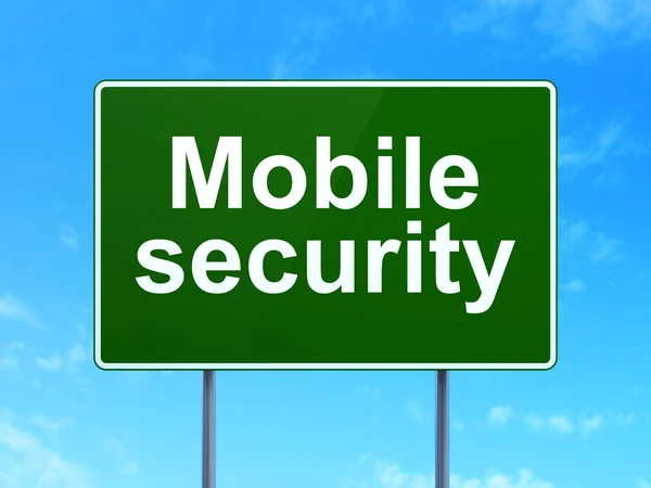 Concepto de protección: Seguridad móvil en el fondo de la señal vial —  Fotos de Stock