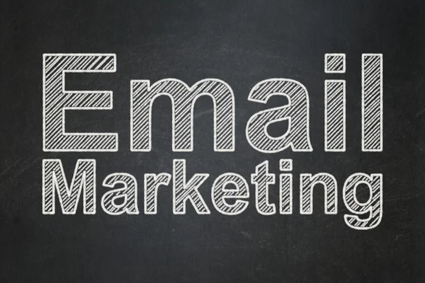 Koncepce marketingu: E-mail marketing na pozadí hrací desky — Stock fotografie