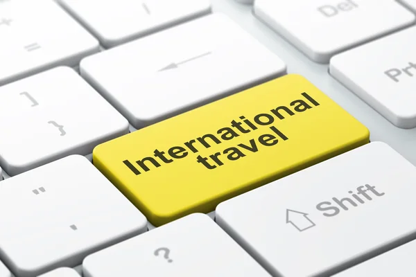 Концепция туризма: Международное путешествие на компьютерной клавиатуре — стоковое фото
