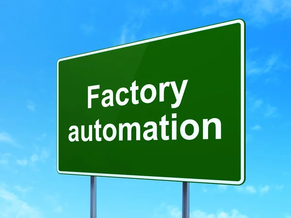 Koncepce průmyslu: automatizace výroby na pozadí dopravního znaku — Stock fotografie