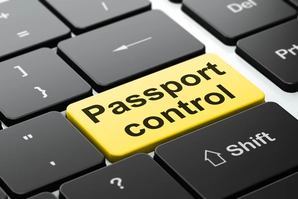 Concetto di viaggio: Controllo passaporti su sfondo tastiera del computer — Foto Stock