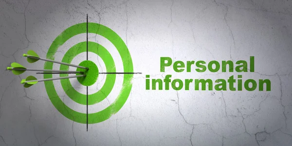 Concept de confidentialité : cible et informations personnelles sur fond de mur — Photo