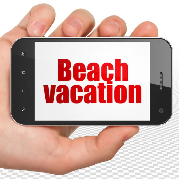 Tatil konsepti: Plaj Tatili ile El Ele Akıllı Telefon Ekranda — Stok fotoğraf