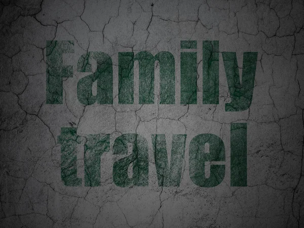 Koncepcję wakacji: podróży rodziny na tle ściany grunge — Zdjęcie stockowe