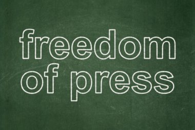 Politika kavramı: Kara tahta zemin üzerine basın özgürlüğü