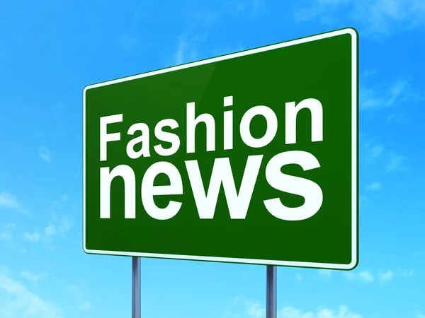 ニュースコンセプト:道路標識の背景にファッションニュース — ストック写真