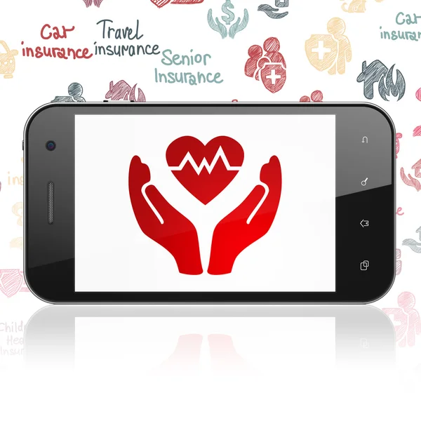 Versicherungskonzept: Smartphone mit Herz und Handfläche — Stockfoto