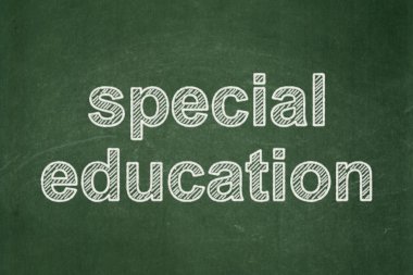 Eğitim kavramı: özel eğitim kara tahta arka plan üzerinde