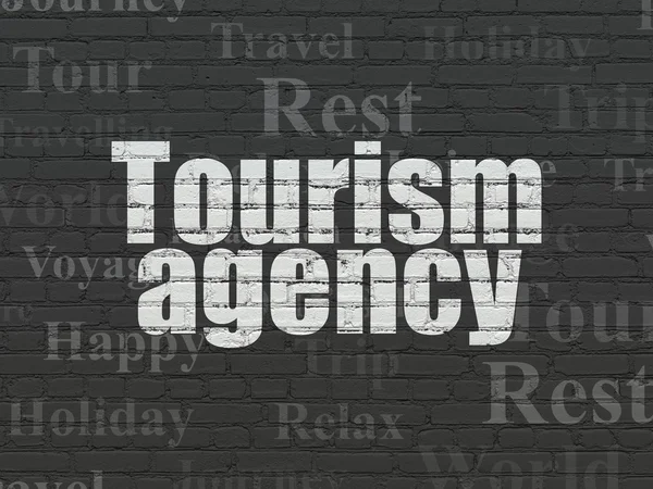 Reisconcept: Bureau voor Toerisme op muurachtergrond — Stockfoto