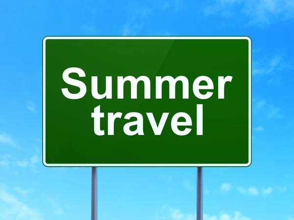 Conceito de turismo: Verão Travel on road sign background — Fotografia de Stock